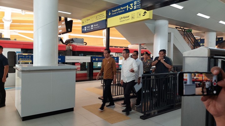 Presiden Jokowi Kembali Jajal LRT Jabodebek