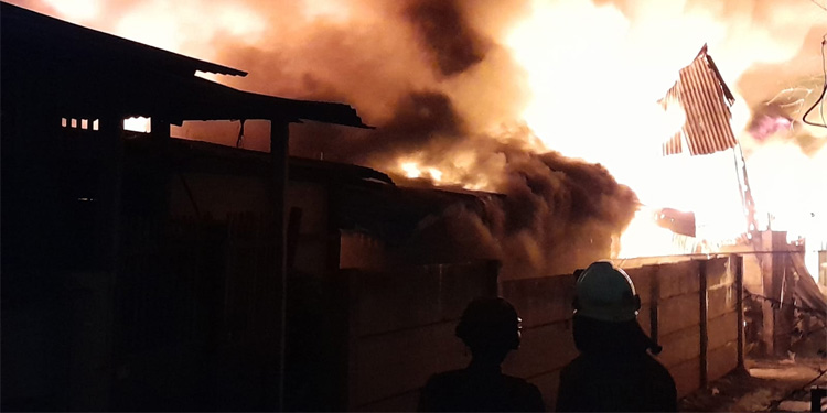 200 Orang Mengungsi Akibat Kebakaran Rumah Padat Penduduk di Jaksel - kebakaran - www.indopos.co.id
