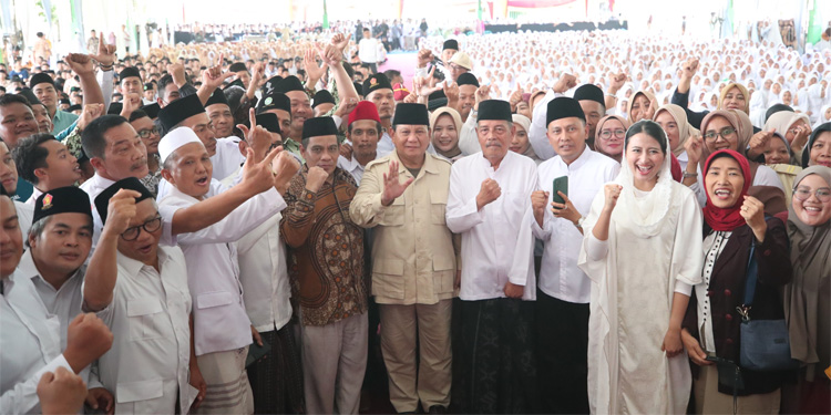 Di Depan Ribuan Santri Ponpes Sunan Drajat, Prabowo Tegas Akan Melanjutkan "Perjuangan" Jokowi