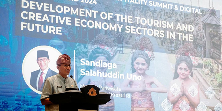 Menteri Pariwisata dan Ekonomi Kreatif (Menparekraf) Sandiaga Salahuddin Uno  membuka secara resmi "Asia Pasific Tourism, Hospitality, Summit and Digital Brand Award 2024" yang berlangsung di BNDCC, Bali, Kamis (11/1/2024). Foto: Humas Kemenparekraf for indopos.co.id