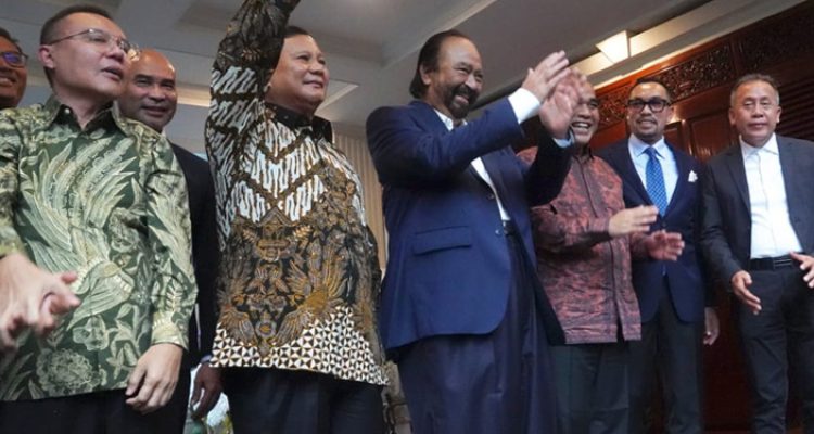 Ketua Umum Partai Gerindra yang juga Presiden terpilih 2024 Prabowo Subianto menerima kehadiran Ketua Umum Partai NasDem Surya Paloh. Foto: Ist